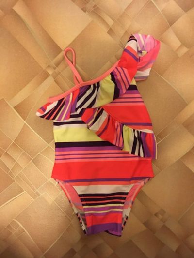 Лот: 10438709. Фото: 1. купальник девочке OldNavy новый... Купальники, плавки, шорты для плавания