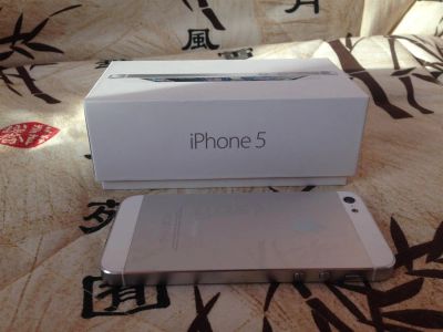 Лот: 3736594. Фото: 1. белый iPhone 5 16GB (в идеальном... Смартфоны