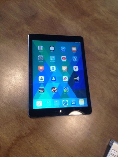Лот: 7362206. Фото: 1. Apple ipad air wi-fi 16gb. Планшеты