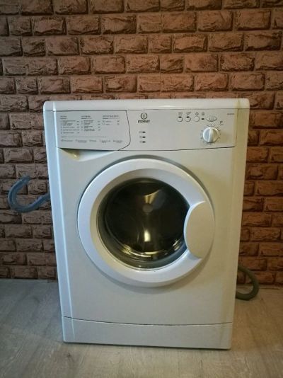 Лот: 14945709. Фото: 1. Стиральная машина Indesit wiun... Стиральные машины