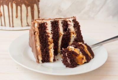 Лот: 15898286. Фото: 1. Торт "Шоколадно-карамельный" с... Торты, пирожные