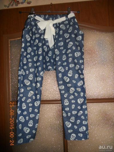 Лот: 9629299. Фото: 1. джинсы с черепами из тонкой джинсы. Брюки, шорты, джинсы