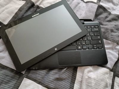 Лот: 25361605. Фото: 1. Планшет Widows Samsung XE700T1C. Планшеты