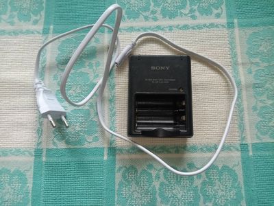 Лот: 23320918. Фото: 1. Сетевое зарядное устройство Sony... Зарядные устройства, блоки питания для бытовой техники