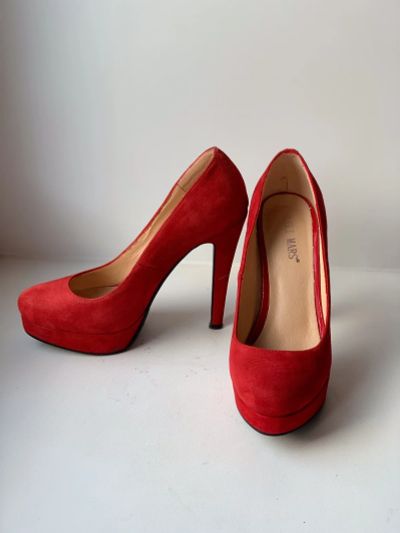 Лот: 13477707. Фото: 1. Красные эффектные туфли Lili Mars. Туфли