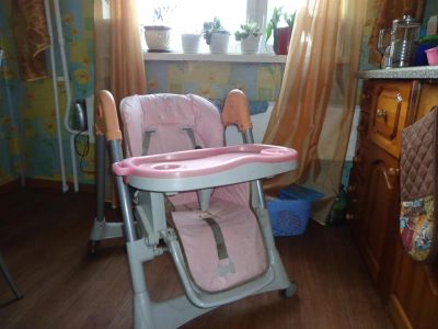 Лот: 3071842. Фото: 1. Стульчик для кормления. Стульчики для кормления