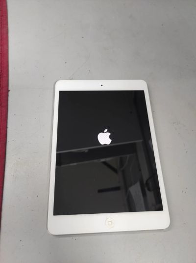 Лот: 20332105. Фото: 1. ipad mini(A1432) заблокирован... Планшеты