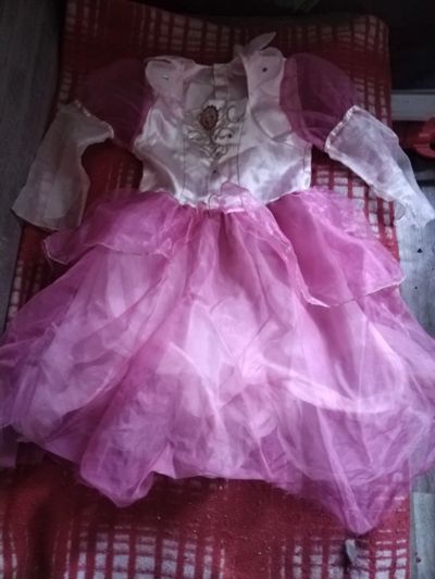 Лот: 20286995. Фото: 1. Пышное розово-белое платье на... Платья, сарафаны