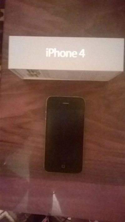 Лот: 3970973. Фото: 1. iPhone 4 8GB. Смартфоны