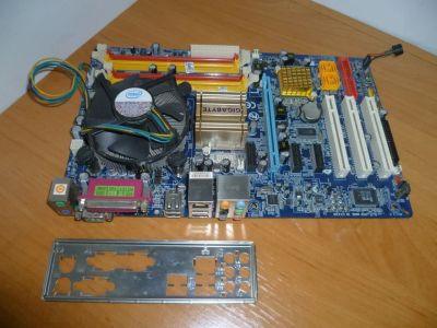 Лот: 16843669. Фото: 1. Материнская плата Gigabyte GA-945P-S3... Материнские платы
