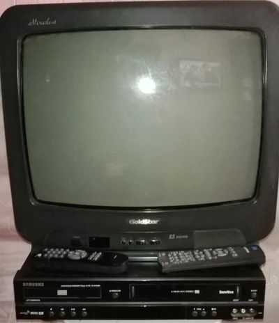 Лот: 3922373. Фото: 1. Телевизор GoldStar + Видеомагнитофон... Телевизоры