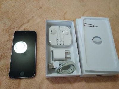 Лот: 9496253. Фото: 1. iPhone 5s 16Gb gray. Смартфоны