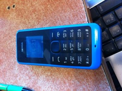 Лот: 4741888. Фото: 1. Сотовый телефон Nokia 105 (хорошее... Кнопочные мобильные телефоны