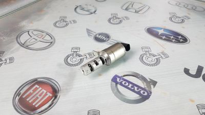 Лот: 23585067. Фото: 1. Клапан VVT-i Mazda Mazda3 PE-VPS... Двигатель и элементы двигателя
