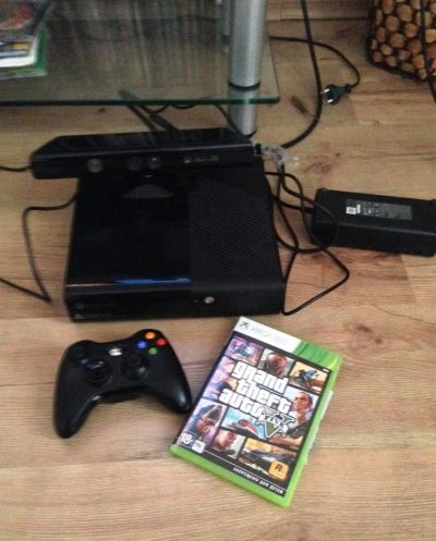 Лот: 4313221. Фото: 1. X - box 360 E. Игровые приставки, консоли