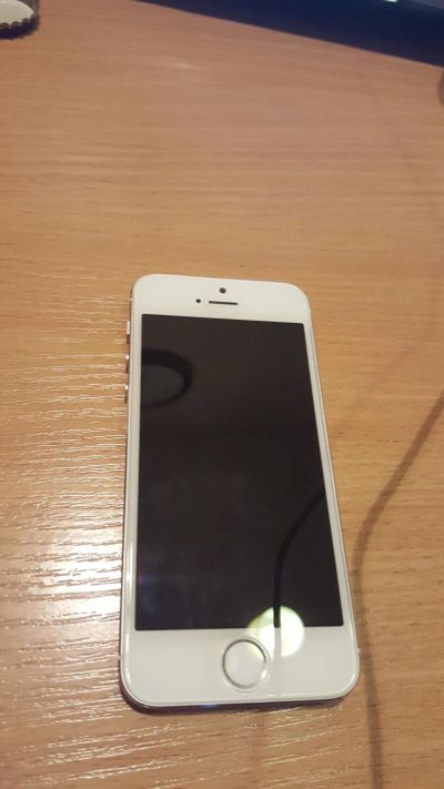 Лот: 7231132. Фото: 1. Iphone 5s white 16gb. Смартфоны