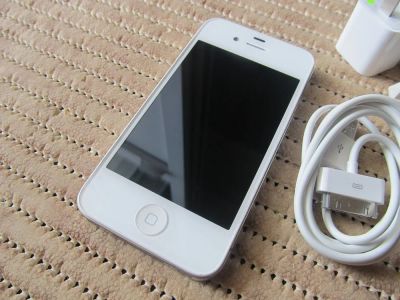 Лот: 8237835. Фото: 1. iPhone 4 8GB белый в идеальном... Смартфоны