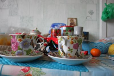 Лот: 11444982. Фото: 1. Чайная пара на 2 персоны с цветами... Сервизы, наборы посуды