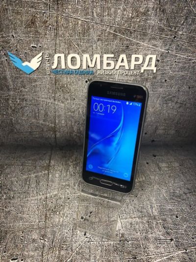 Лот: 15827131. Фото: 1. Смартфон Samsung Galaxy J1 (М006818... Смартфоны