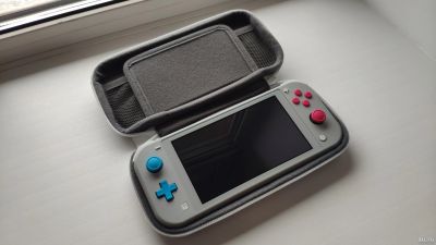 Лот: 17507358. Фото: 1. Nintendo Switch Lite (Zacian&Zamazenta... Игровые приставки, консоли