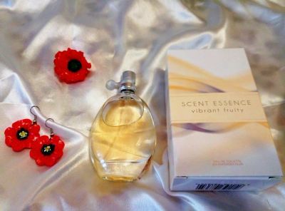 Лот: 10627458. Фото: 1. Avon Scent Essence Vibrant fruity. Женская парфюмерия