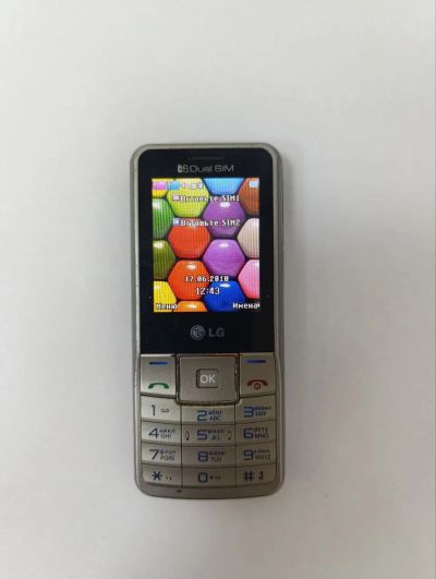 Лот: 25384686. Фото: 1. Телефон LG LG A155 Gold Gray. Кнопочные мобильные телефоны