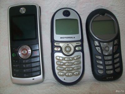 Лот: 7885217. Фото: 1. Сотовые телефоны Motorola 3 шт... Кнопочные мобильные телефоны