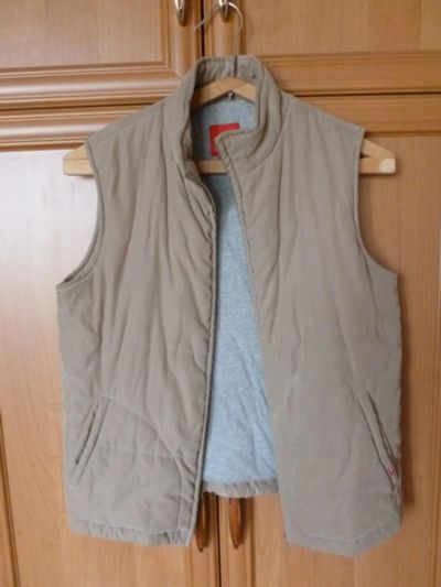 Лот: 8288454. Фото: 1. Жилет Esprit 46 теплый. Верхняя одежда