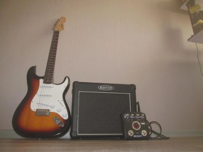 Лот: 4720371. Фото: 1. Электрогитара by Fender и причиндальчики. Гитары