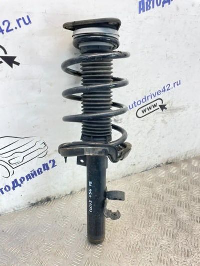 Лот: 25318841. Фото: 1. стойка Ford Focus CB8. Двигатель и элементы двигателя