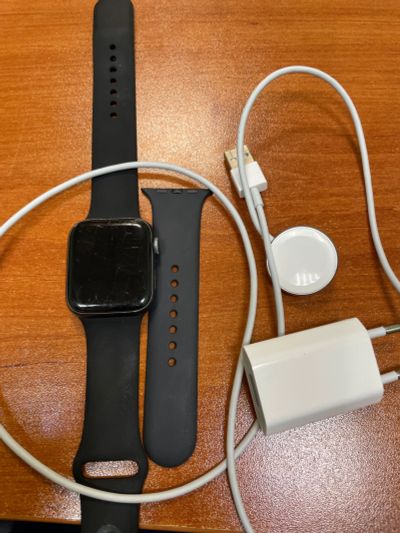 Лот: 18383302. Фото: 1. Apple watch 4. Смарт-часы, фитнес-браслеты, аксессуары