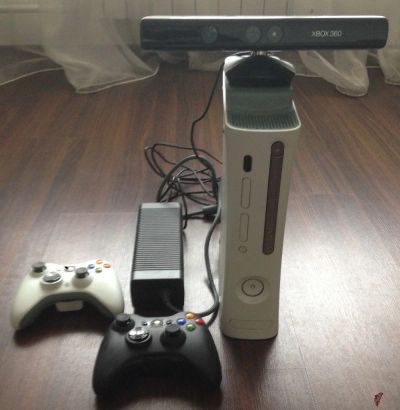 Лот: 5448641. Фото: 1. xbox 360 прошитая, 2 беспроводных... Игровые приставки, консоли