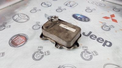 Лот: 23587192. Фото: 1. Радиатор масляный Volkswagen Golf... Двигатель и элементы двигателя