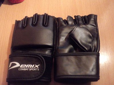 Лот: 3360247. Фото: 1. Перчатки Demix combat sports. Одежда для боевых искусств