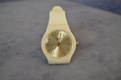 Лот: 4038723. Фото: 1. Часы Swatch swiss белые. Другие наручные часы