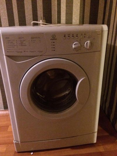 Лот: 8686846. Фото: 1. Продам стиральную машинку indesit... Стиральные машины