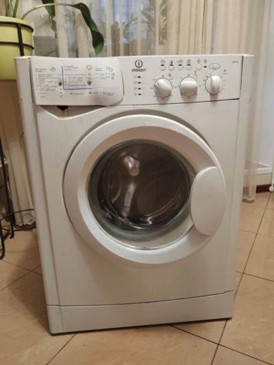 Лот: 24387104. Фото: 1. Стиральная машина indesit wisl... Стиральные машины