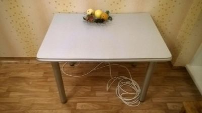 Лот: 8788294. Фото: 1. кухонный стол и 4 стула. Столы, стулья, обеденные группы