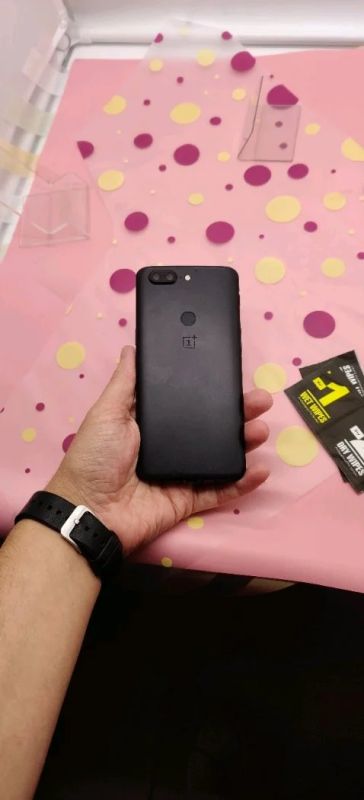 Лот: 14529885. Фото: 1. Oneplus 5t 6/64gb. Смартфоны