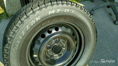 Лот: 9873105. Фото: 1. Шины зимние липучка Bridgestone... Шины на дисках