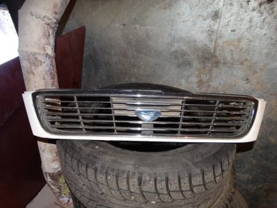 Лот: 18610855. Фото: 1. Решетка радиатора Nissan bluebird... Кузов