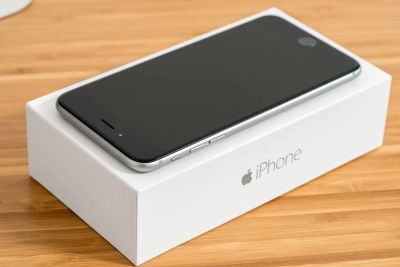 Лот: 11042231. Фото: 1. iphone 6 (новый,гарантия). Кнопочные мобильные телефоны