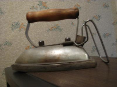 Лот: 4195901. Фото: 1. Ретро утюг. Утюги, парогенераторы, отпариватели
