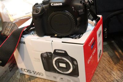 Лот: 6221556. Фото: 1. Canon EOS 550D Kit. Цифровые зеркальные