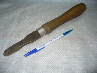 Лот: 7452725. Фото: 1. инструмент с деревянной ручкой... Ручной инструмент