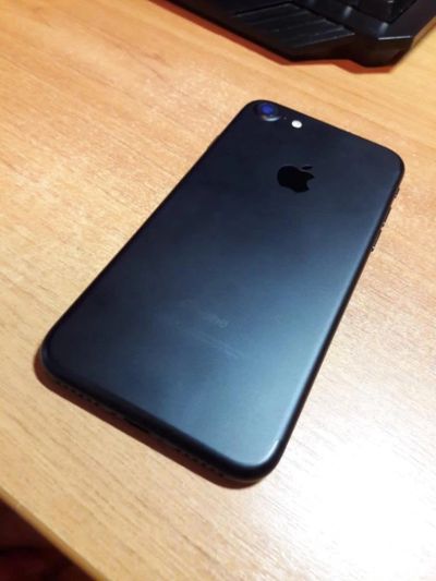 Лот: 9991280. Фото: 1. Продам iPhone 7 32gb (заблокирован... Смартфоны