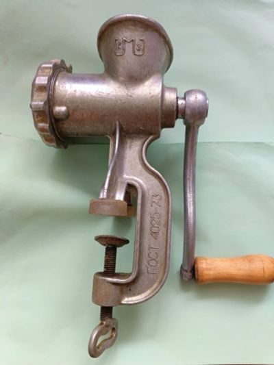 Лот: 25885334. Фото: 1. Мясорубка СССР р. Кухонные аксессуары