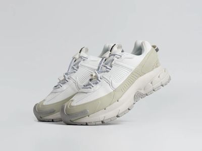 Лот: 25371606. Фото: 1. Кроссовки Nike Zoom Vomero 5 Roam. Кеды, кроссовки, слипоны