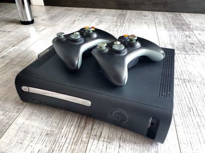 Лот: 17904827. Фото: 1. Xbox 360. Игровые приставки, консоли