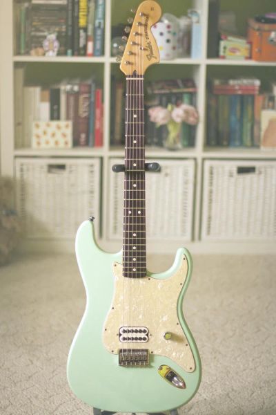 Лот: 5761071. Фото: 1. Fender Tom Delonge Strat | есть... Гитары